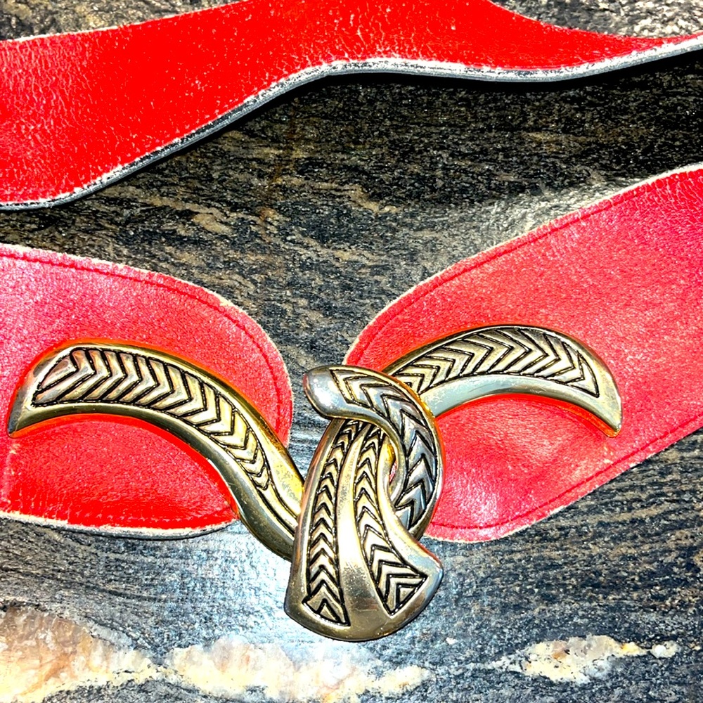 MAGID vintage Red LEATHER HOOK BELT big golden buckle ornate pirate punk 90s MED
